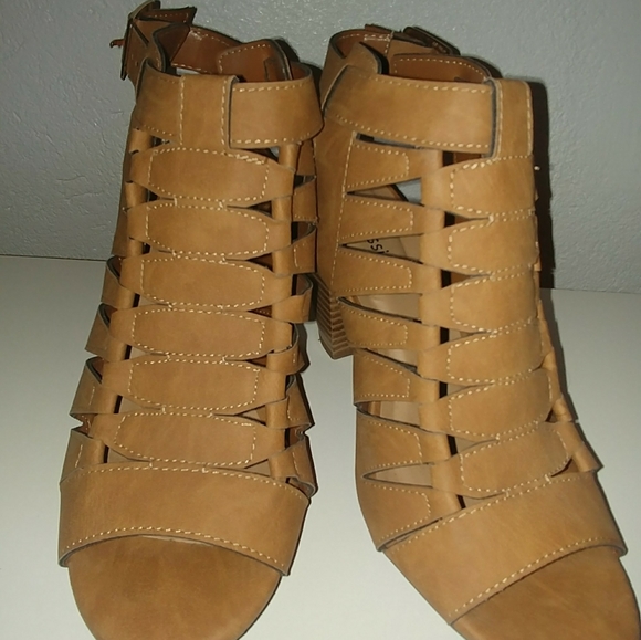 Sandal - Picture 4 of 4